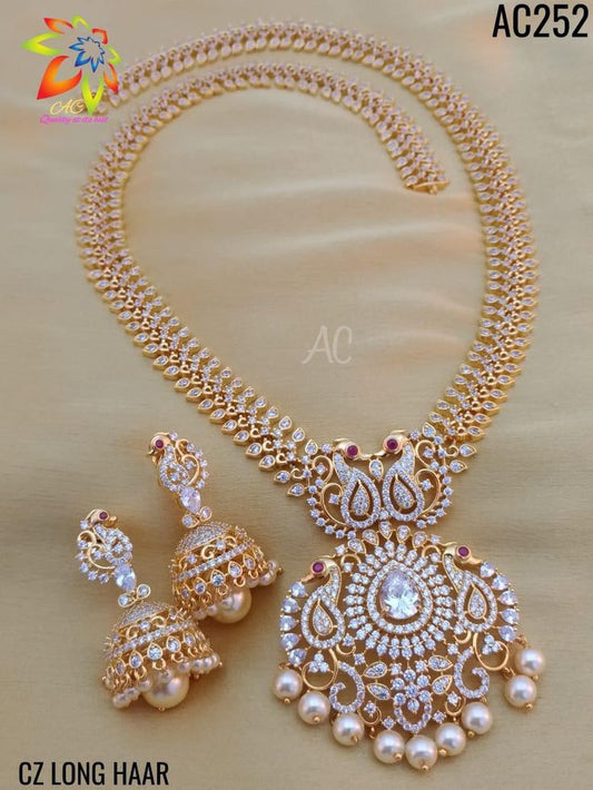 Awesome Beauty Kemp and Diamond Necklace Set